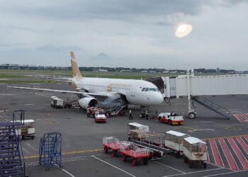 Mencoba Terbang Perdana dengan Super Air Jet