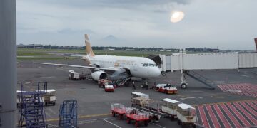 Mencoba Terbang Perdana dengan Super Air Jet