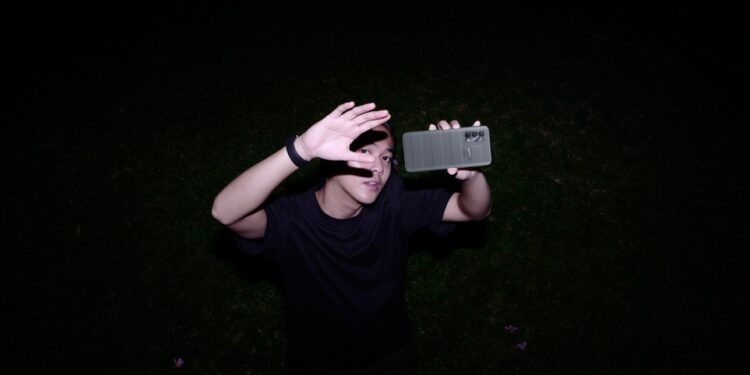 5 Tips Traveling Ala Iqbaal Ramadhan: realme GT Master Edition Saat Berpergian