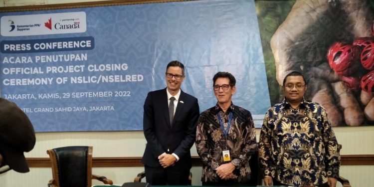 Perwakilan Kedutaan Besar Kanada untuk Indonesia dan Kementerian Perencanaan Pembangunan Nasional/Bappenas Mengumumkan Penutupan dan Diseminasi Proyek NSLIC/NSELRED