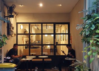 TEMPAT NONGKRONG YANG NYAMAN DI BELAKANG PERKANTORAN: KEDAI KOPI KANI