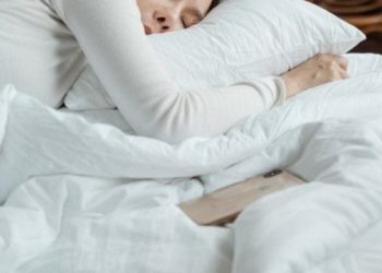 6 Rutinitas yang Bisa Kamu Lakukan agar Tidur Nyenyak