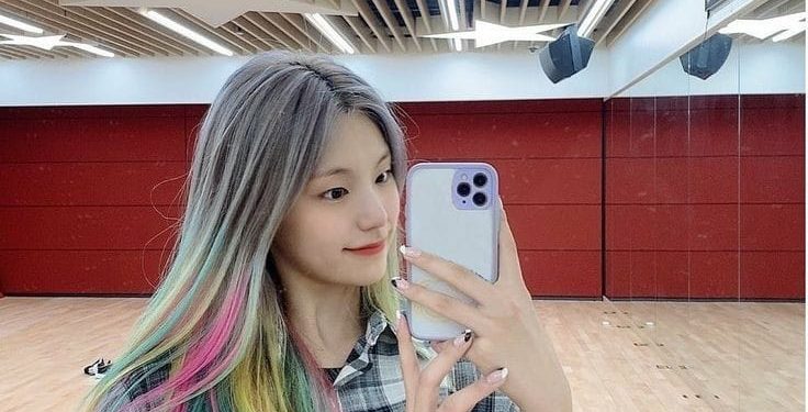 5 Tips Merawat Rambut Berwarna