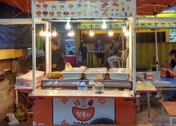 ANGKRINGAN ANTI MAINSTREAM DI TEBET, JAKSEL