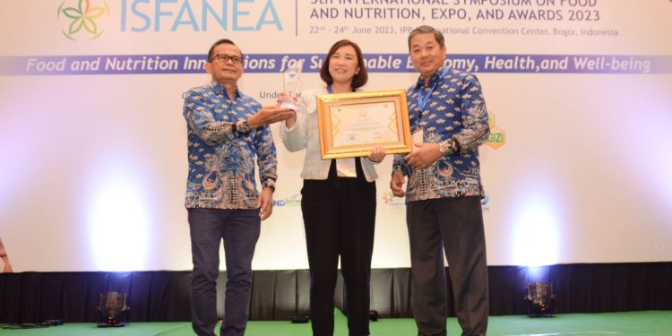 Le Minerale Raih Penghargaan Pergizi Pangan