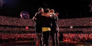 Serba-Serbi Konser Coldplay Jakarta Hingga Pantun “Pinjam Dulu Seratus” Chris Martin Yang Viral