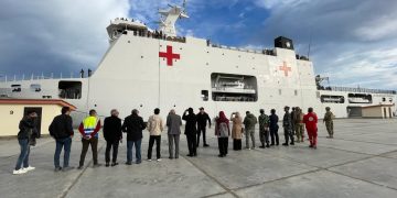 KRI dr. Radjiman Wedyodiningrat-992 Membawa Bantuan Kemanusian dan Air Mineral Le Minerale Telah Tiba Di Mesir