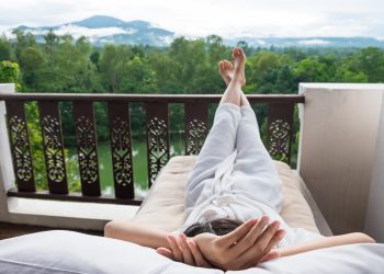 Ilustrasi Staycation (Dok: Freepik)