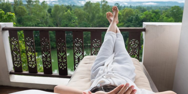 Ilustrasi Staycation (Dok: Freepik)