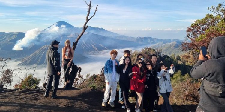 Menjelajahi Keindahan Gunung Bromo: Dari Sunrise Point hingga Savana Hijau yang Memukau