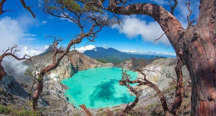 Pesona Magis Kawah Ijen, Destinasi Wisata Eksotis di Ujung Timur Jawa