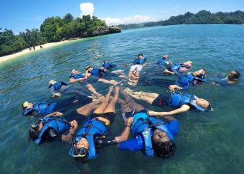 Pesona Eksotis Pantai Tiga Warna Malang yang Wajib Masuk Wishlist Liburan