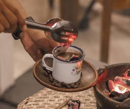Ngulik Kopi Joss Yogyakarta, Kopi Berbara yang Jadi Ikon Kuliner Malam Jogja